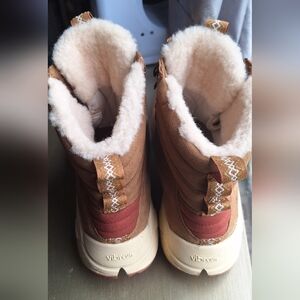 Vibram Tan and Cream Cozy Boots